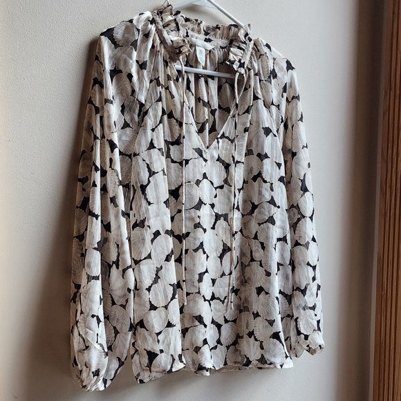 H&M Cream/Black Ruffled V-Neck Seashell Blouse Size XS - Picture 3 of 12